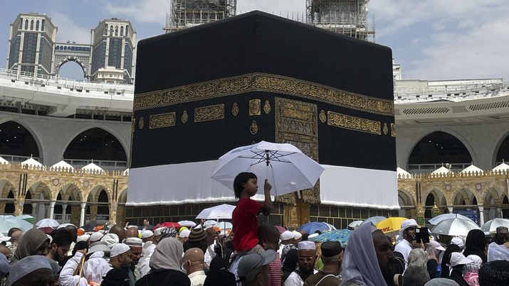 Biaya Haji Indonesia (tidak lagi) Murah? Simak Analisisnya…
